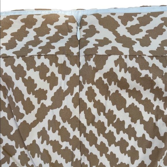 J. Crew Abstract Lattice Pencil Skirt. Size 10 - Picture 4 of 7